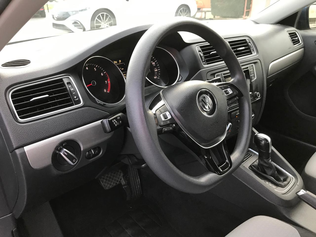 Volkswagen Jetta 1.4T S 6A 2018
