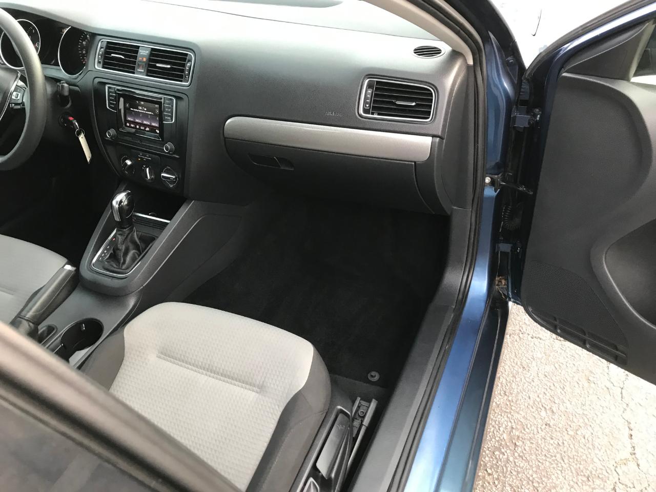 Volkswagen Jetta 1.4T S 6A 2018