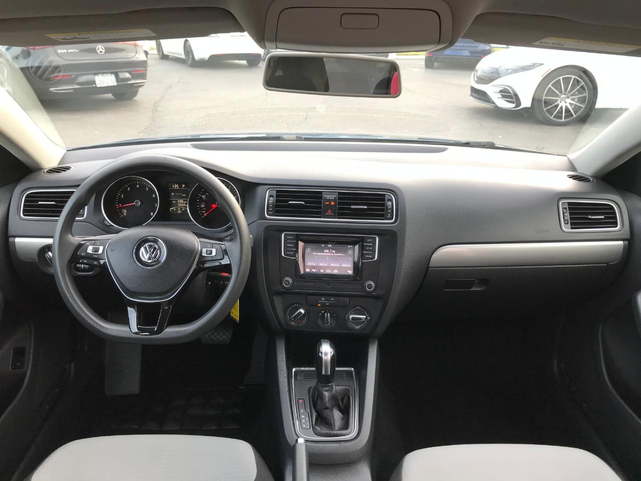 Volkswagen Jetta 1.4T S 6A 2018