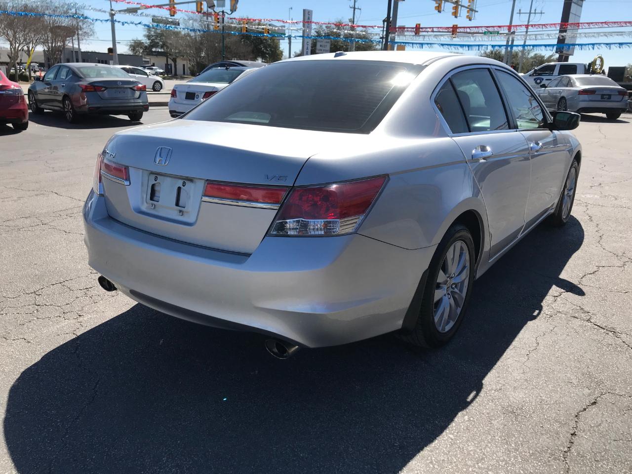 Honda Accord EX-L V-6 Sedan AT 2011