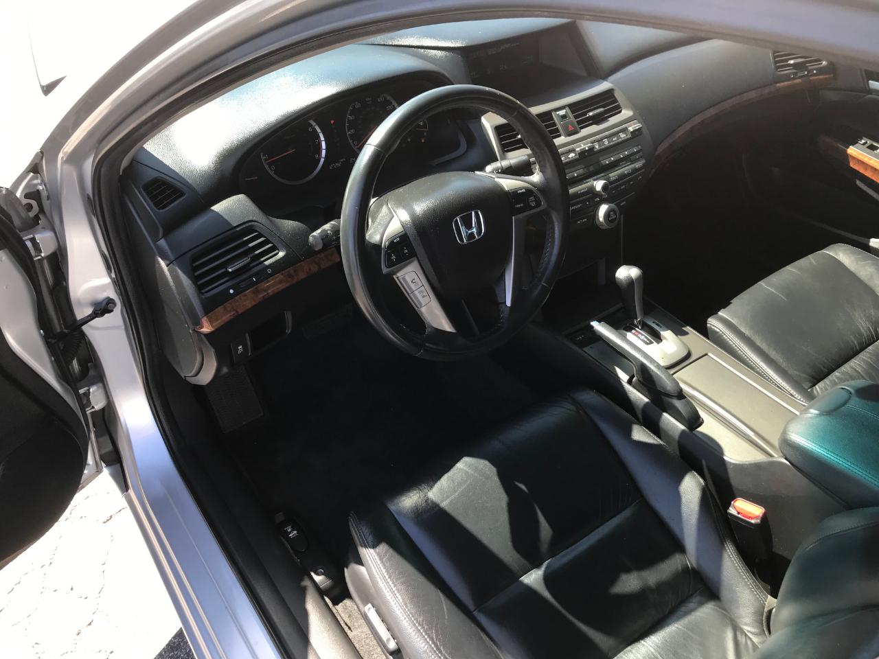 Honda Accord EX-L V-6 Sedan AT 2011