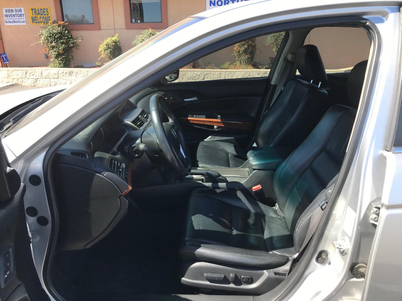 Honda Accord EX-L V-6 Sedan AT 2011