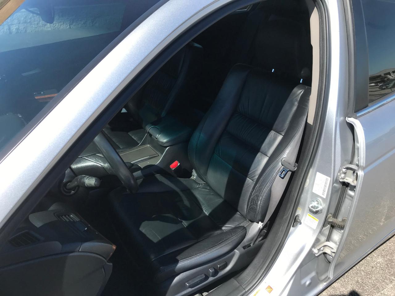 Honda Accord EX-L V-6 Sedan AT 2011