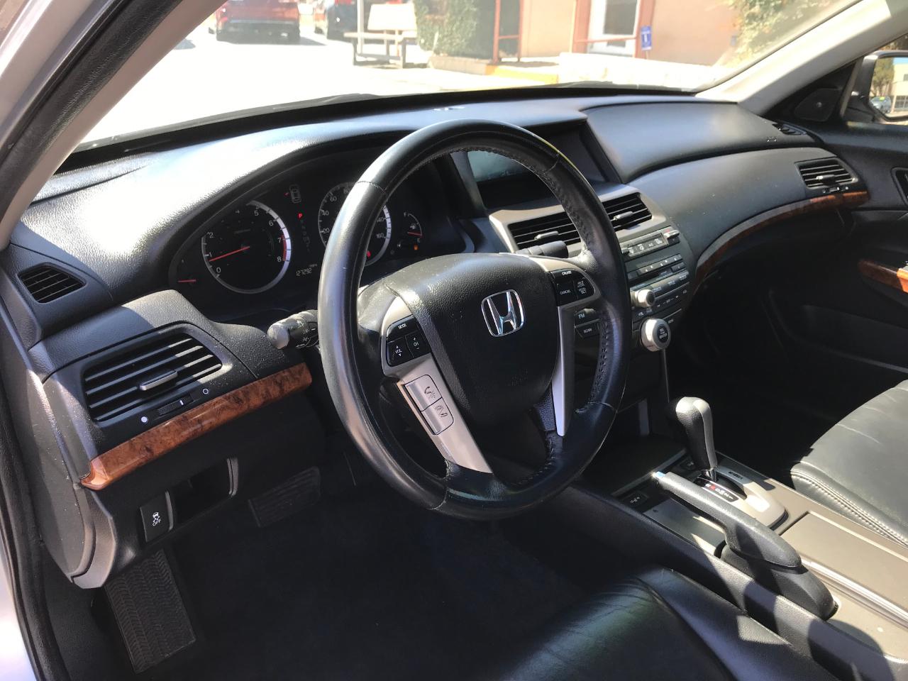 Honda Accord EX-L V-6 Sedan AT 2011