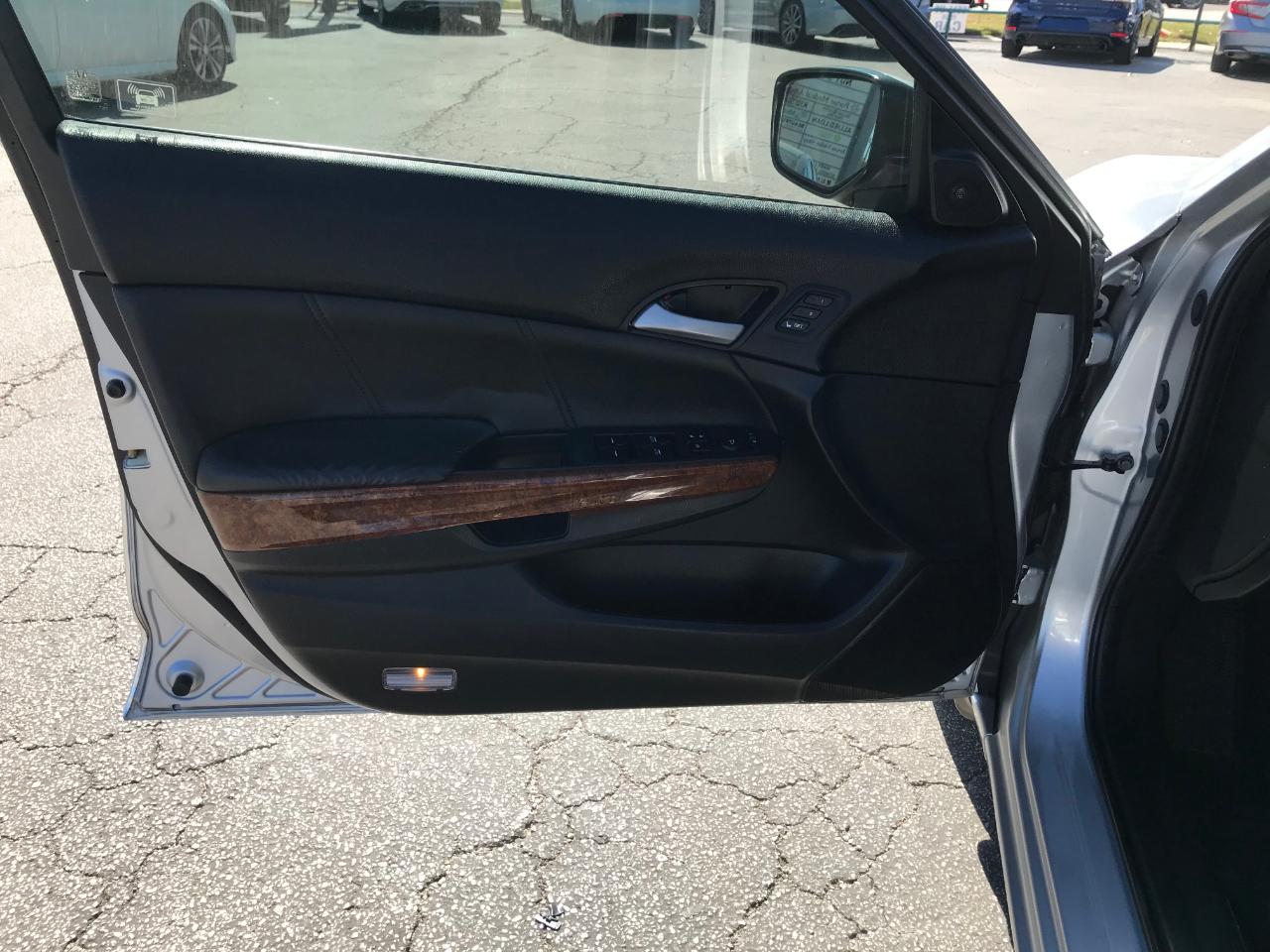 Honda Accord EX-L V-6 Sedan AT 2011