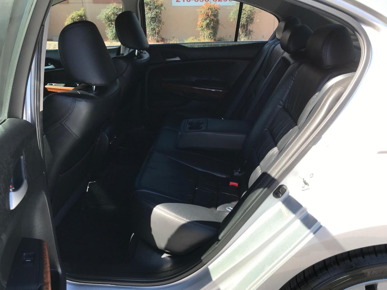 Honda Accord EX-L V-6 Sedan AT 2011