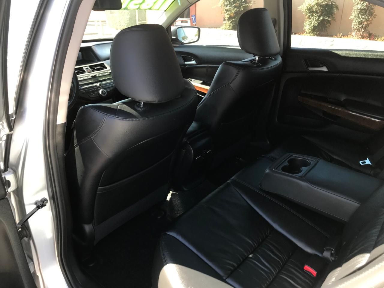 Honda Accord EX-L V-6 Sedan AT 2011