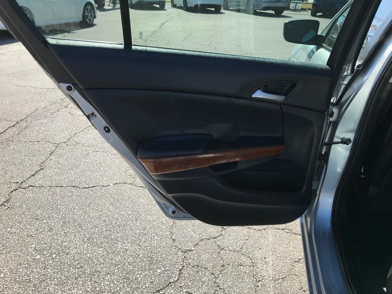 Honda Accord EX-L V-6 Sedan AT 2011