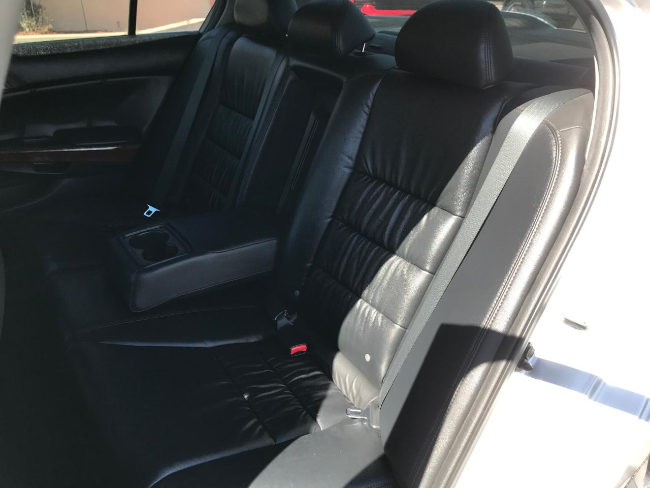 Honda Accord EX-L V-6 Sedan AT 2011