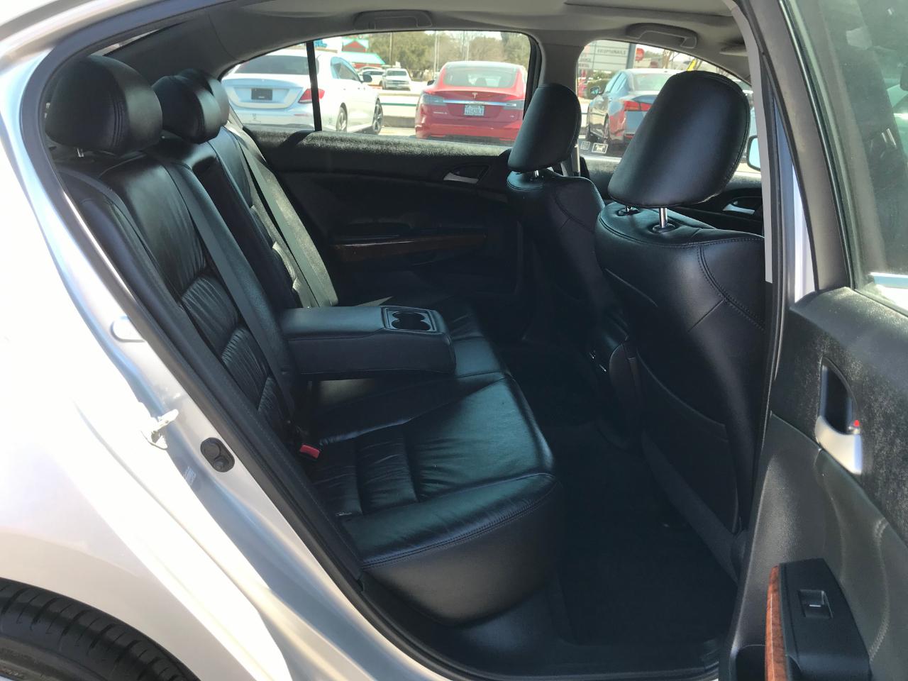 Honda Accord EX-L V-6 Sedan AT 2011