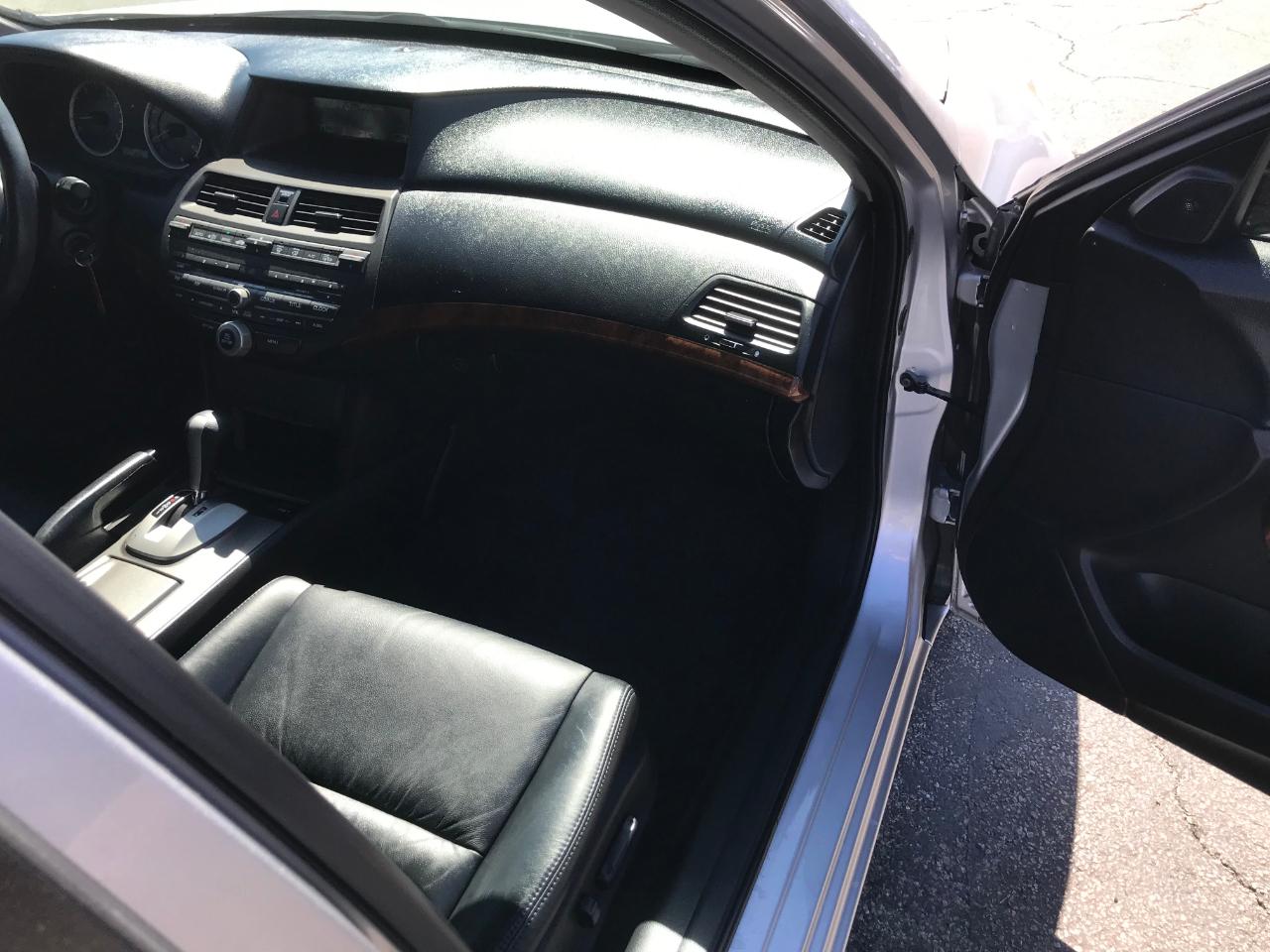 Honda Accord EX-L V-6 Sedan AT 2011