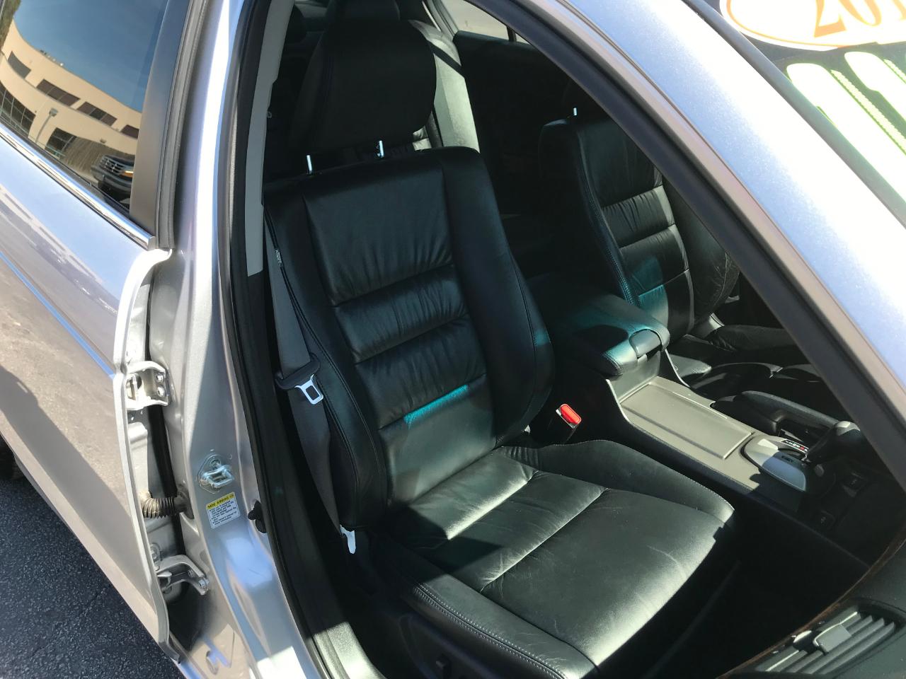 Honda Accord EX-L V-6 Sedan AT 2011