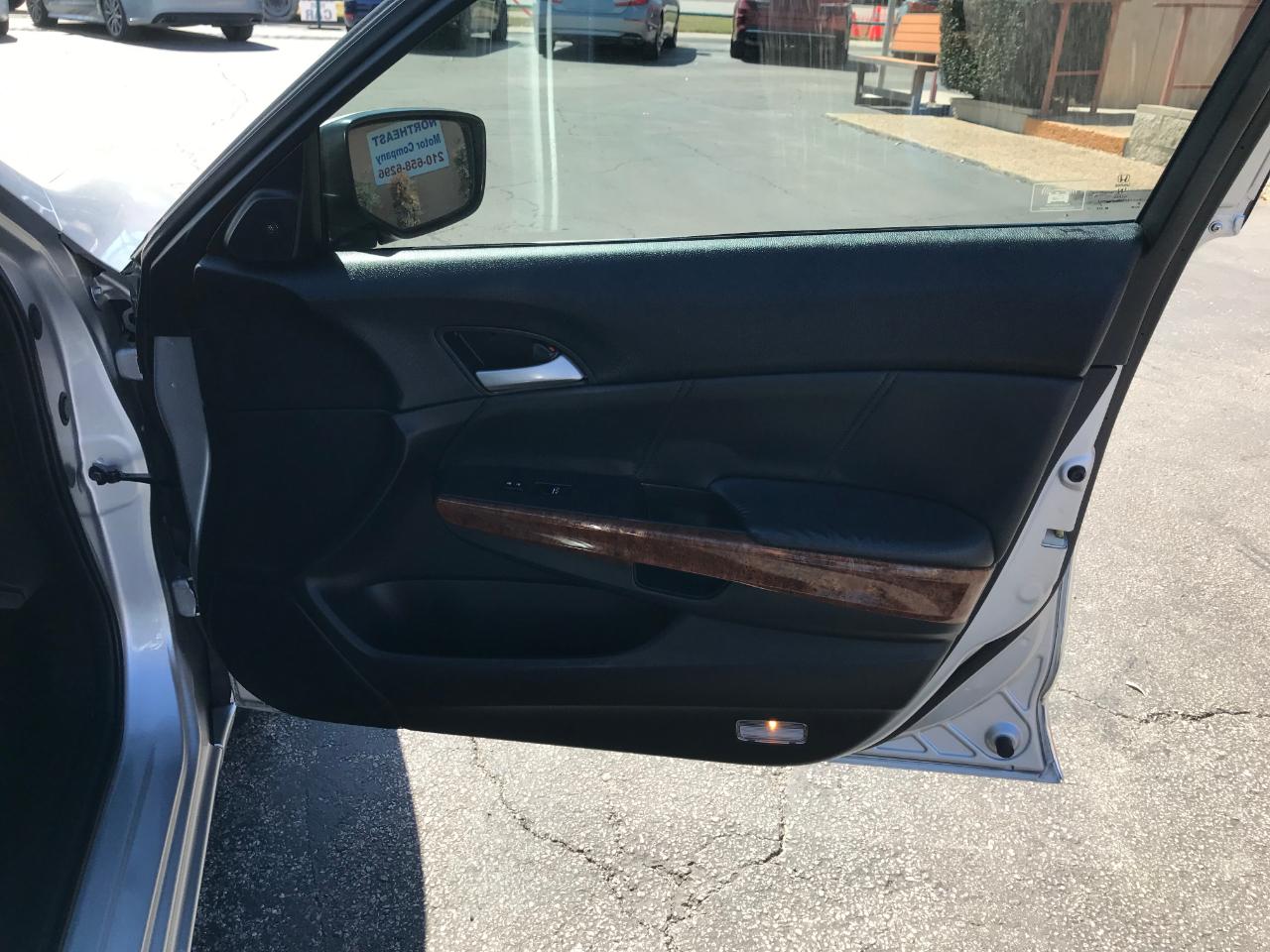 Honda Accord EX-L V-6 Sedan AT 2011