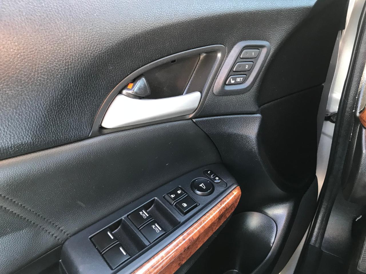 Honda Accord EX-L V-6 Sedan AT 2011