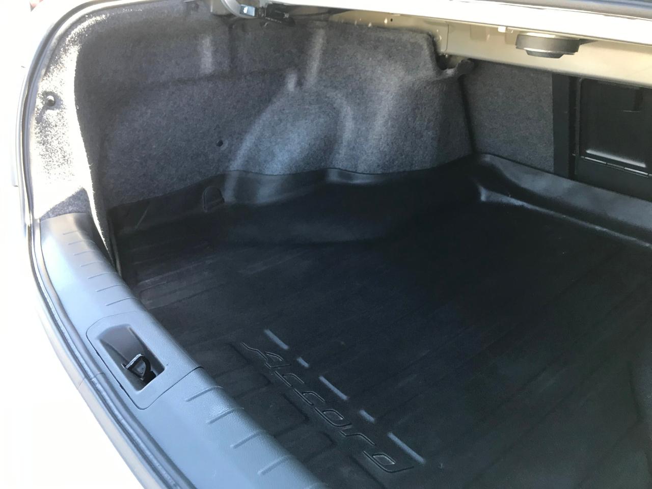 Honda Accord EX-L V-6 Sedan AT 2011