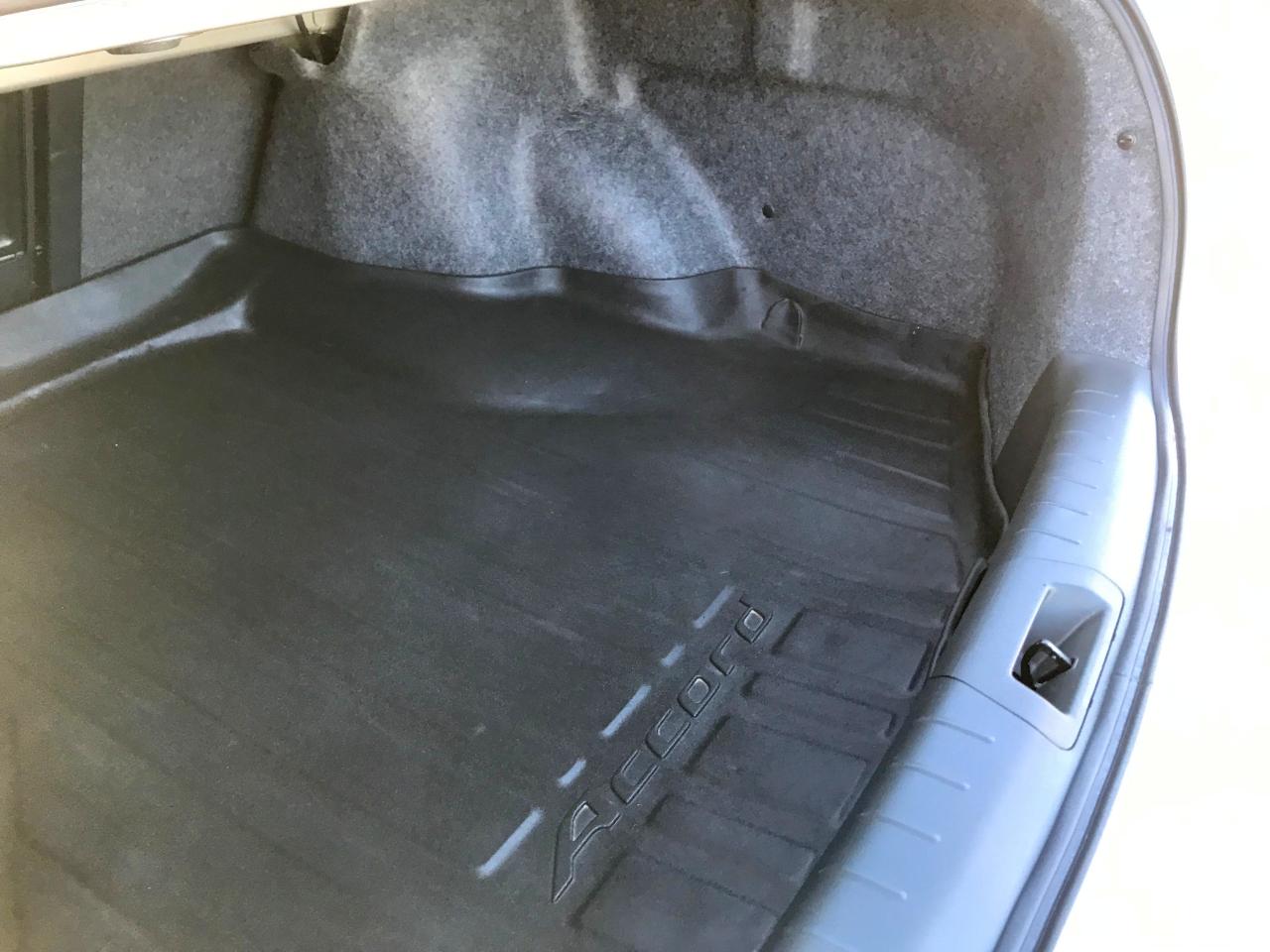 Honda Accord EX-L V-6 Sedan AT 2011