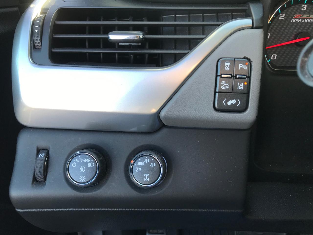 Chevrolet Suburban  2015