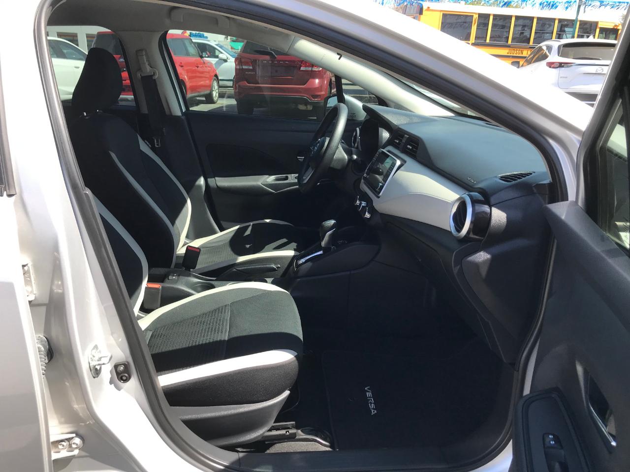 Nissan Versa SV 2021