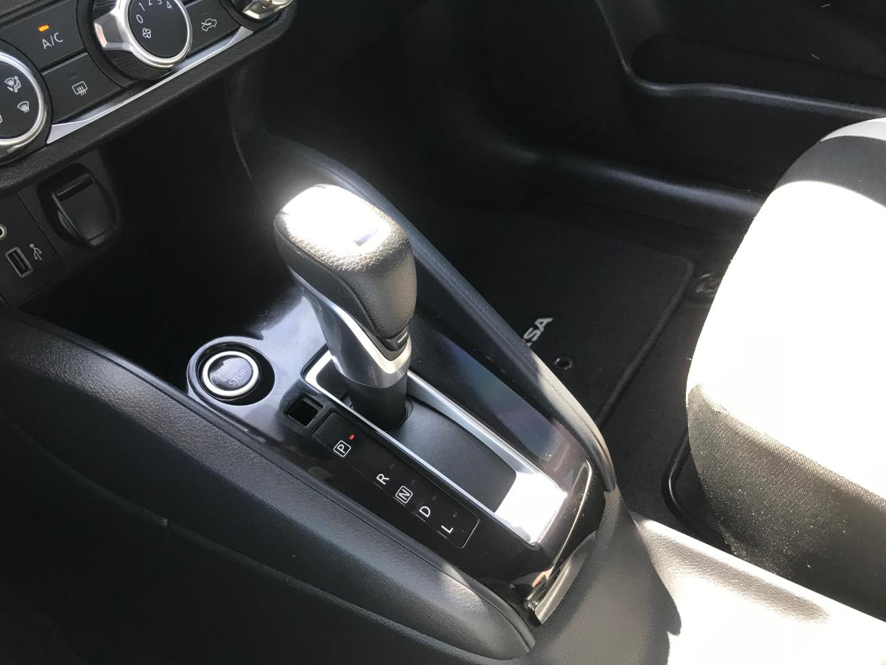 Nissan Versa SV 2021