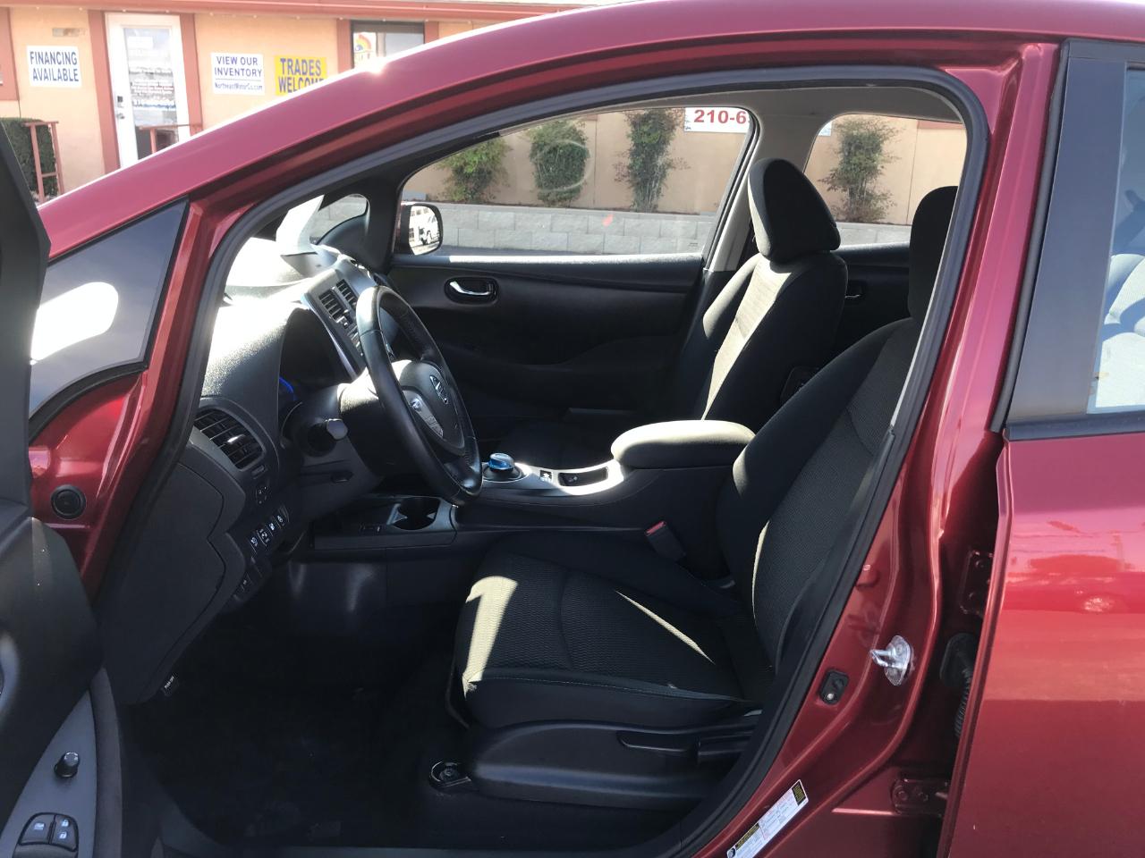Nissan Leaf S 2013