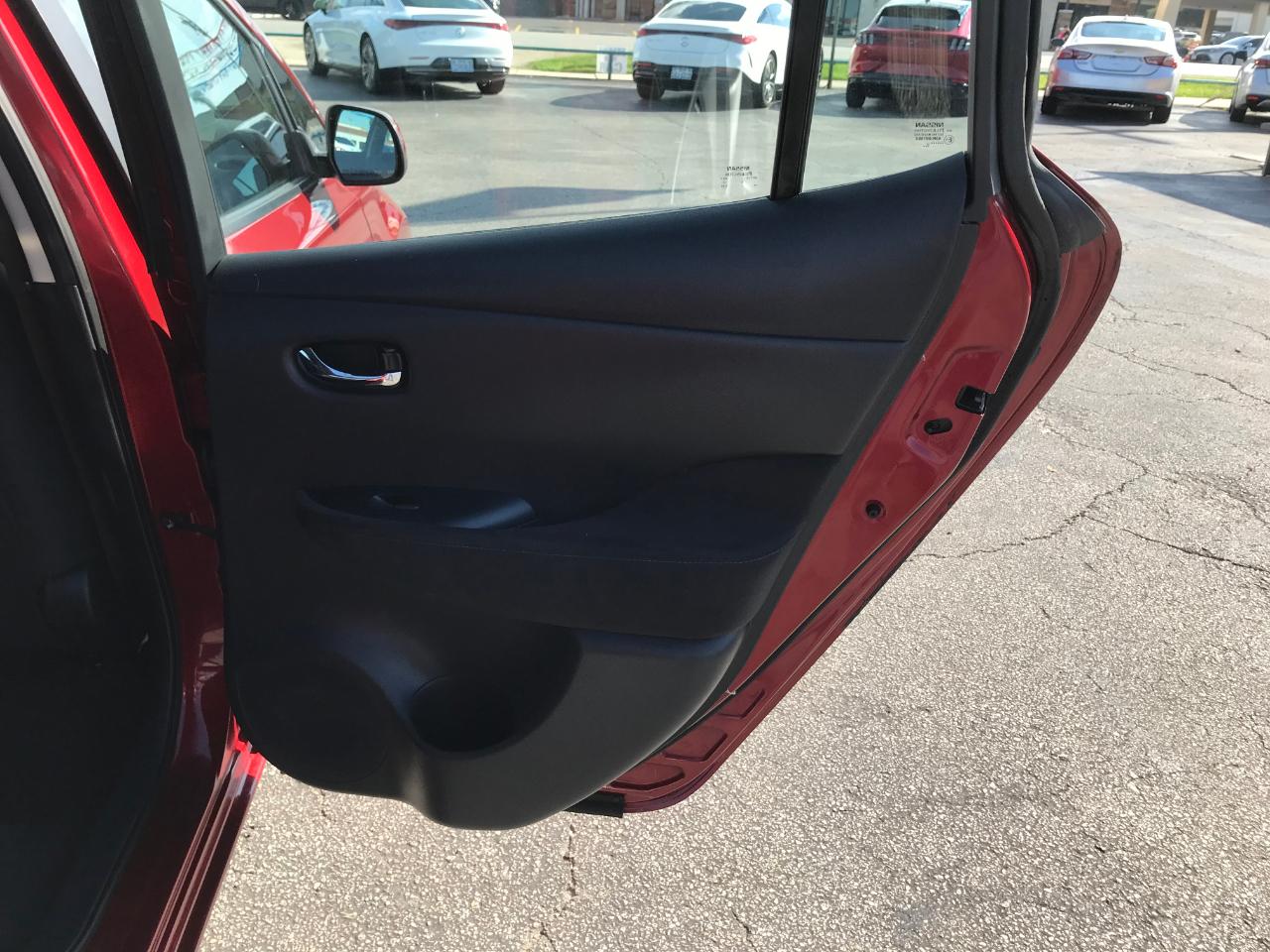 Nissan Leaf S 2013
