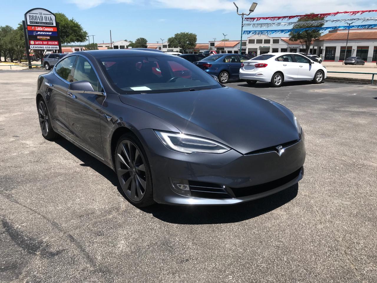 Tesla Model S  2021