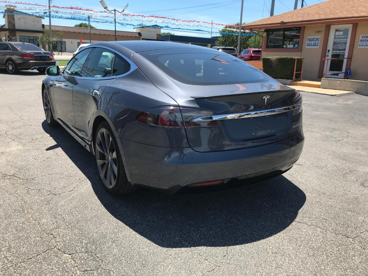 Tesla Model S  2021