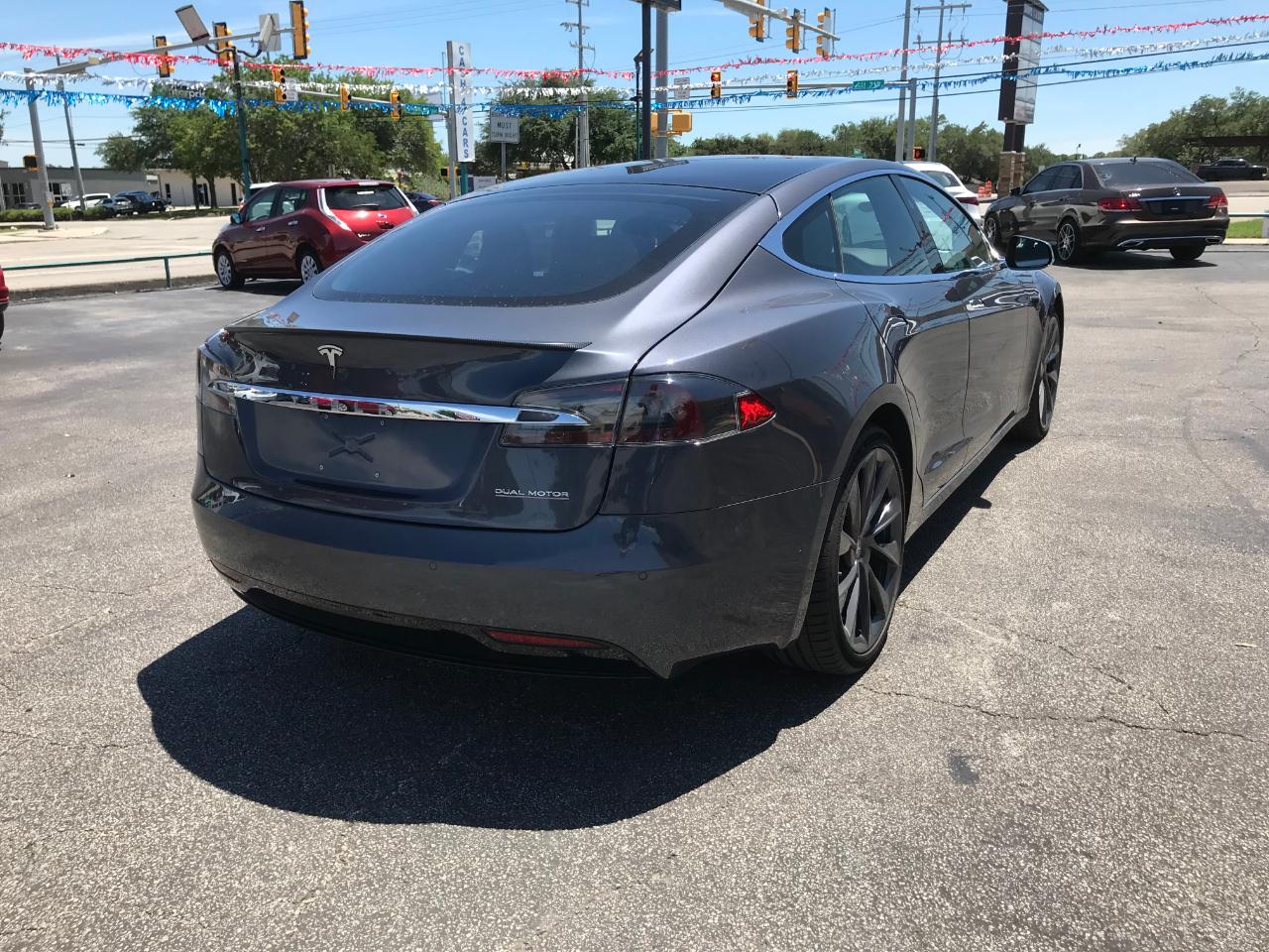 Tesla Model S  2021