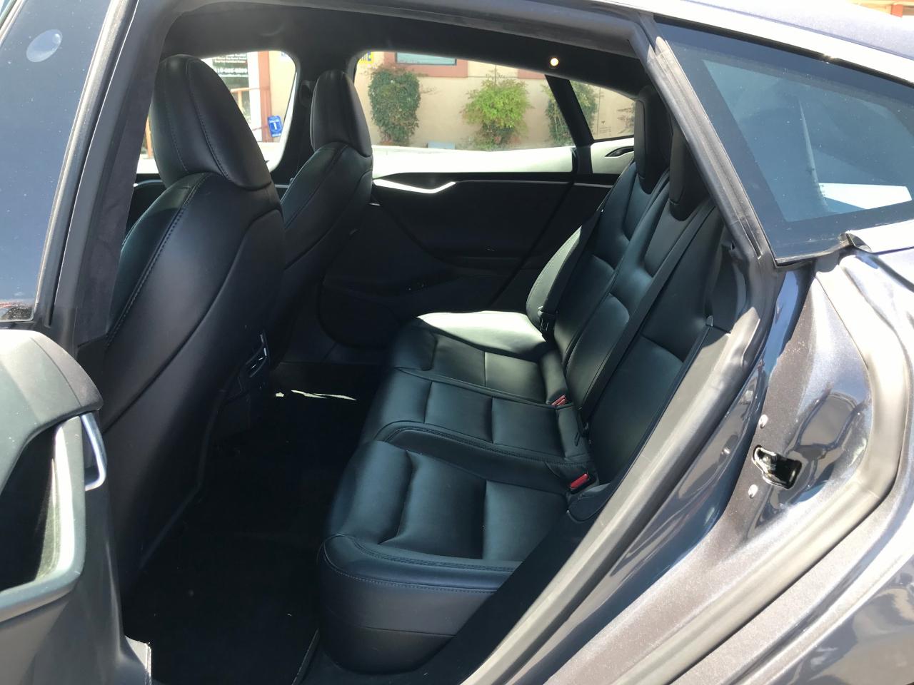 Tesla Model S  2021