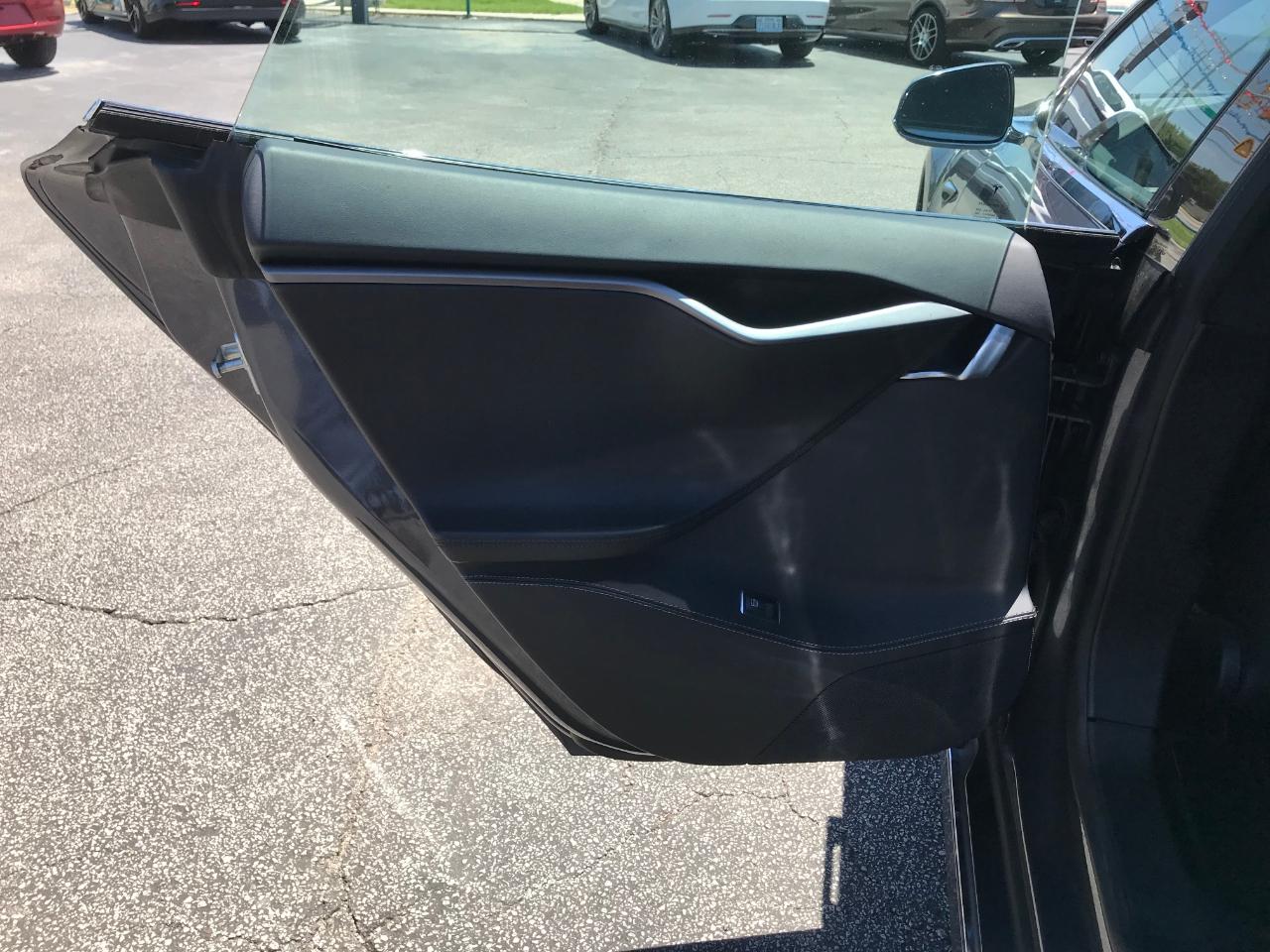 Tesla Model S  2021
