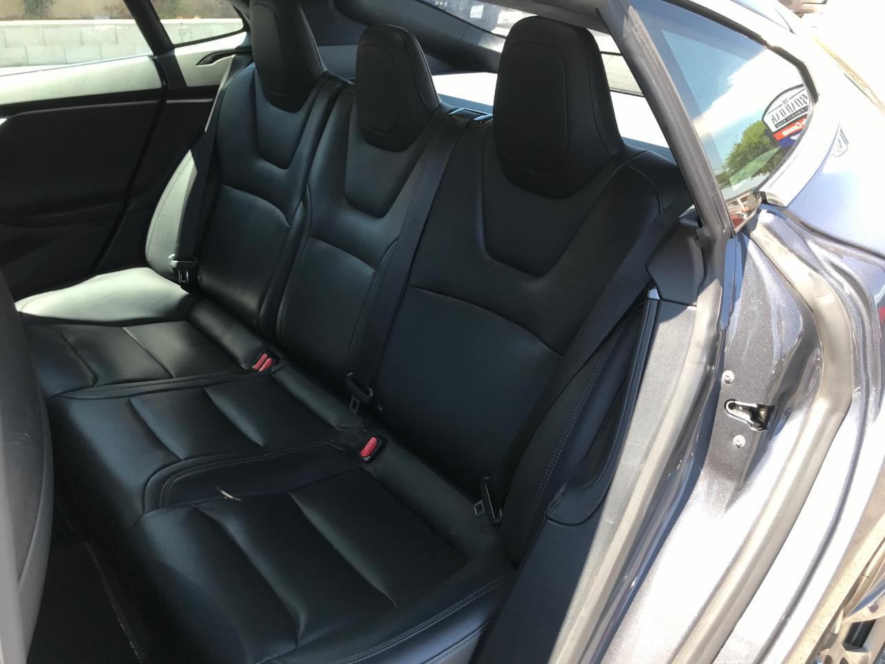 Tesla Model S  2021