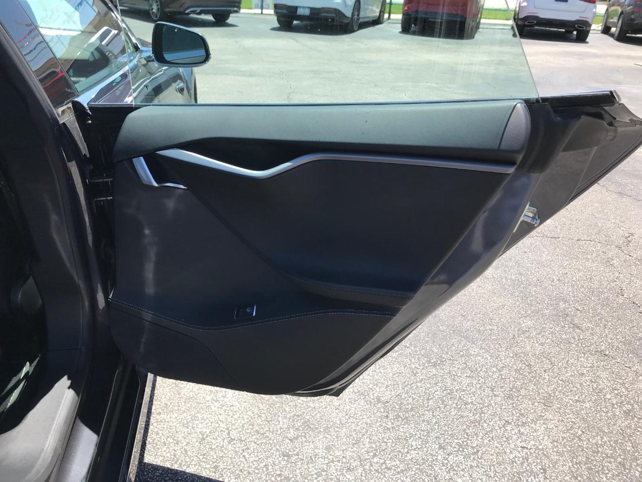 Tesla Model S  2021