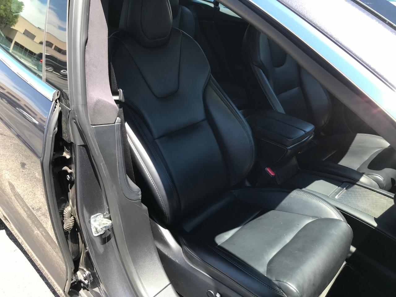 Tesla Model S  2021