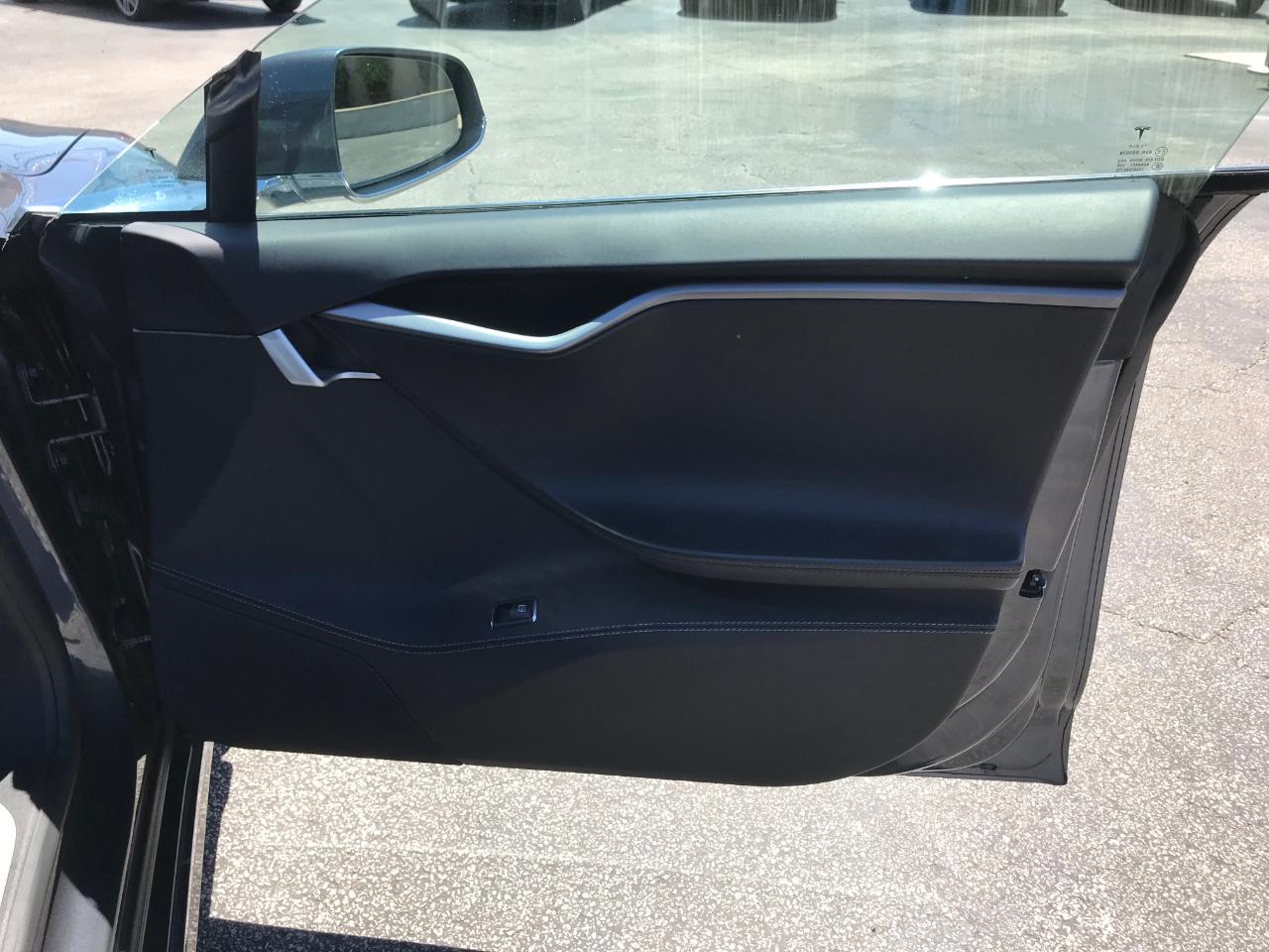 Tesla Model S  2021