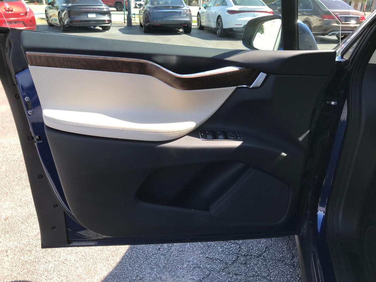 Tesla Model X  2017