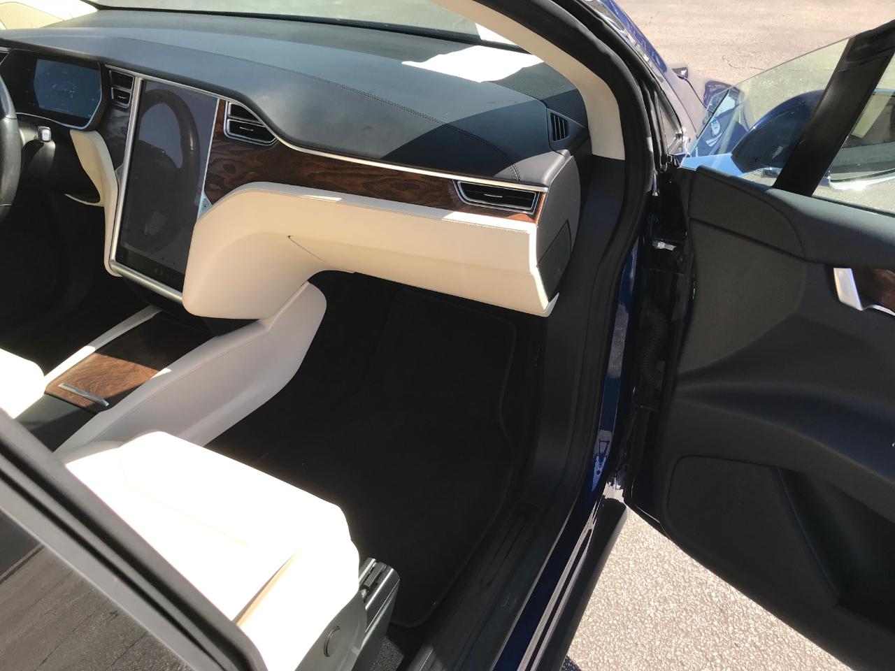 Tesla Model X  2017