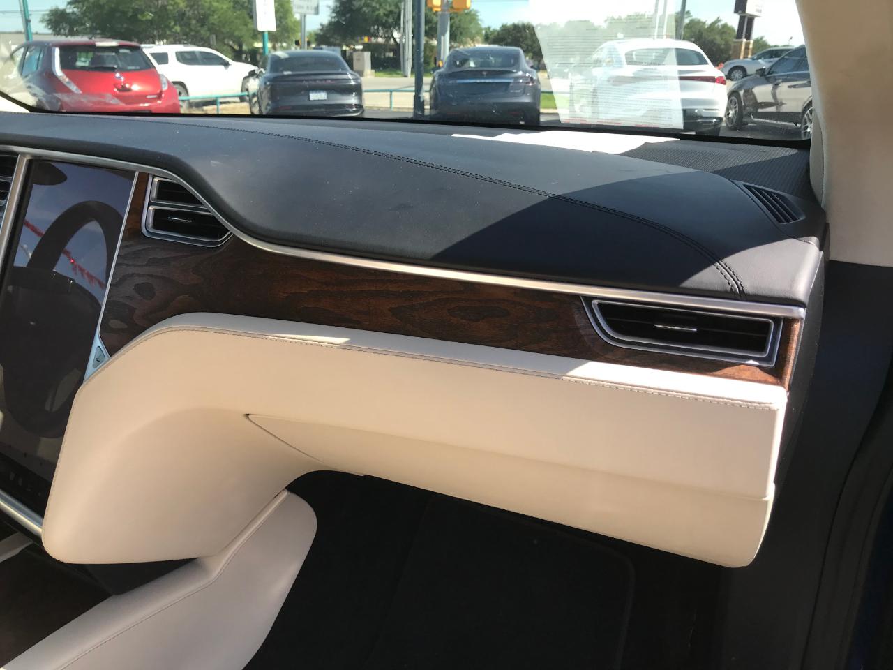Tesla Model X  2017