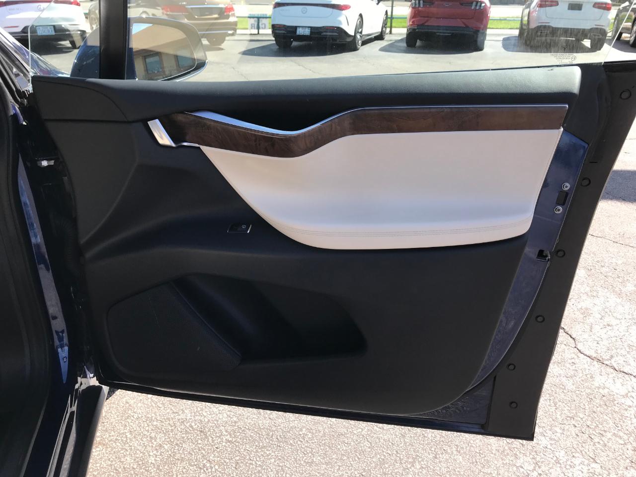 Tesla Model X  2017