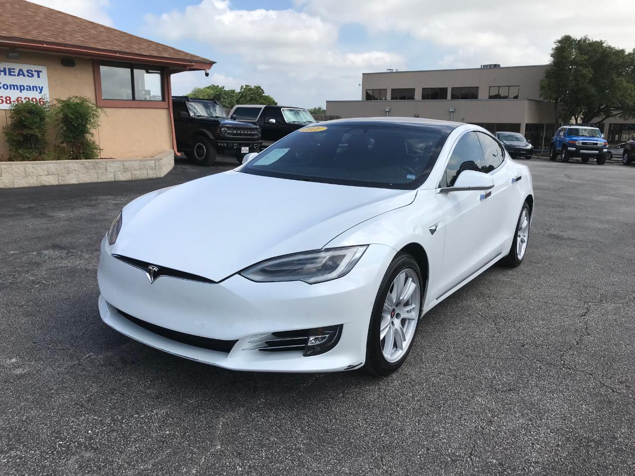 Tesla Model S  2021