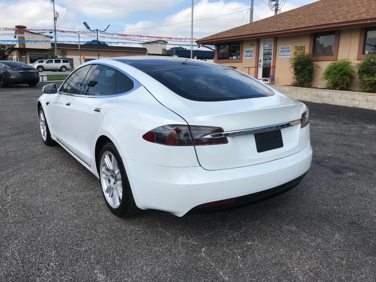 Tesla Model S  2021