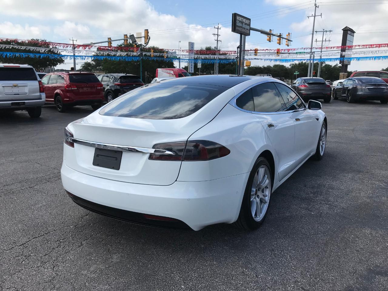Tesla Model S  2021