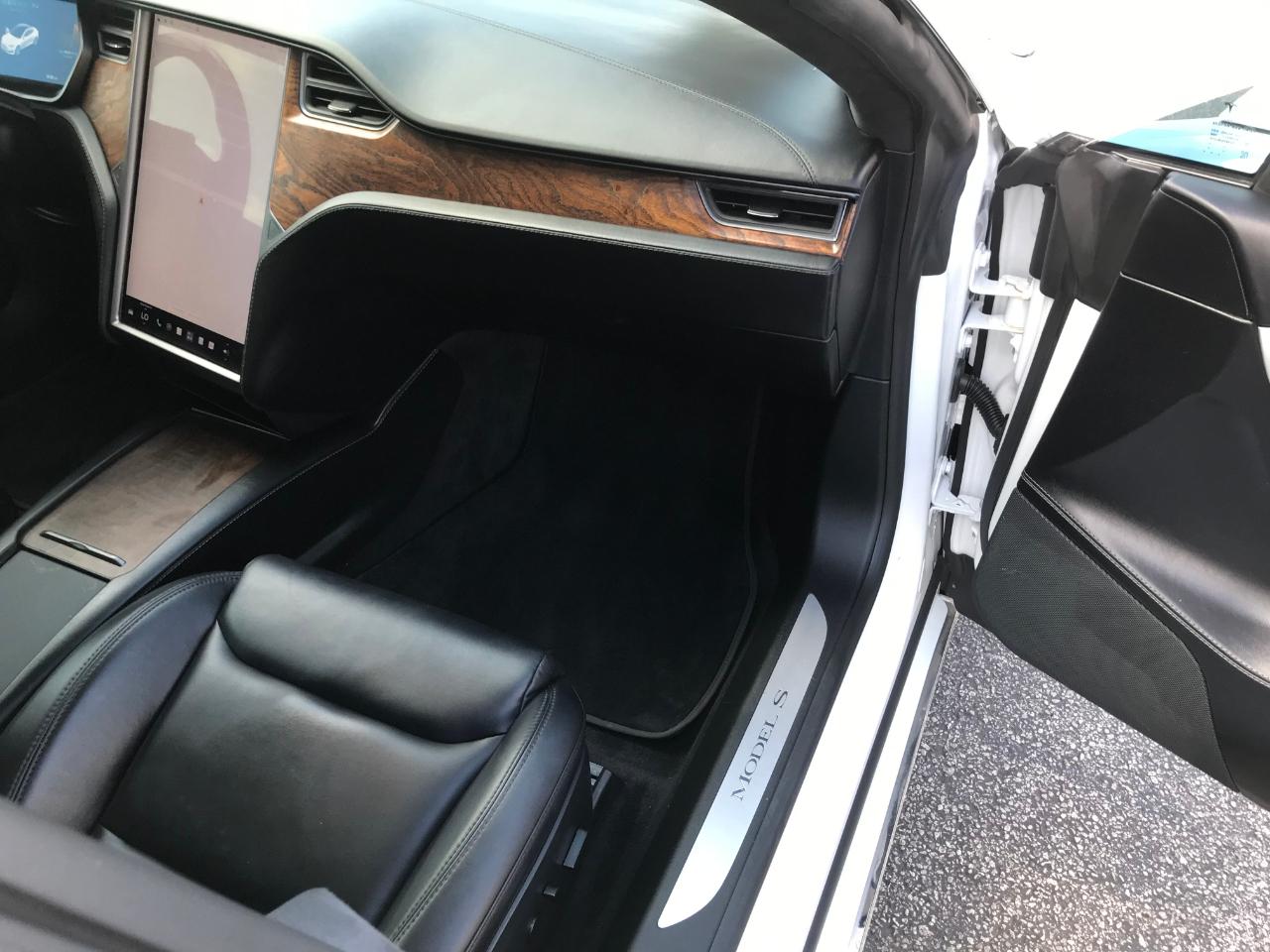 Tesla Model S  2021