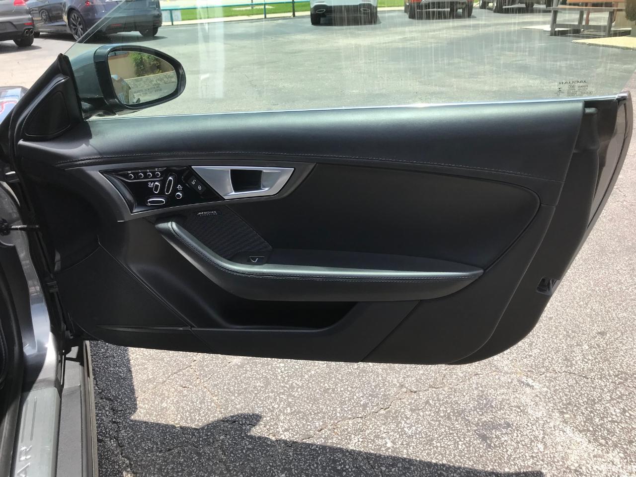Jaguar F-Type  2016