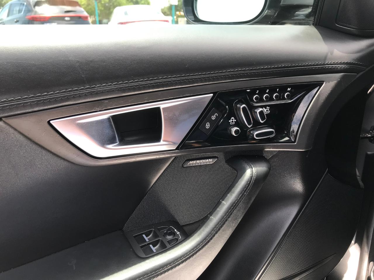 Jaguar F-Type  2016