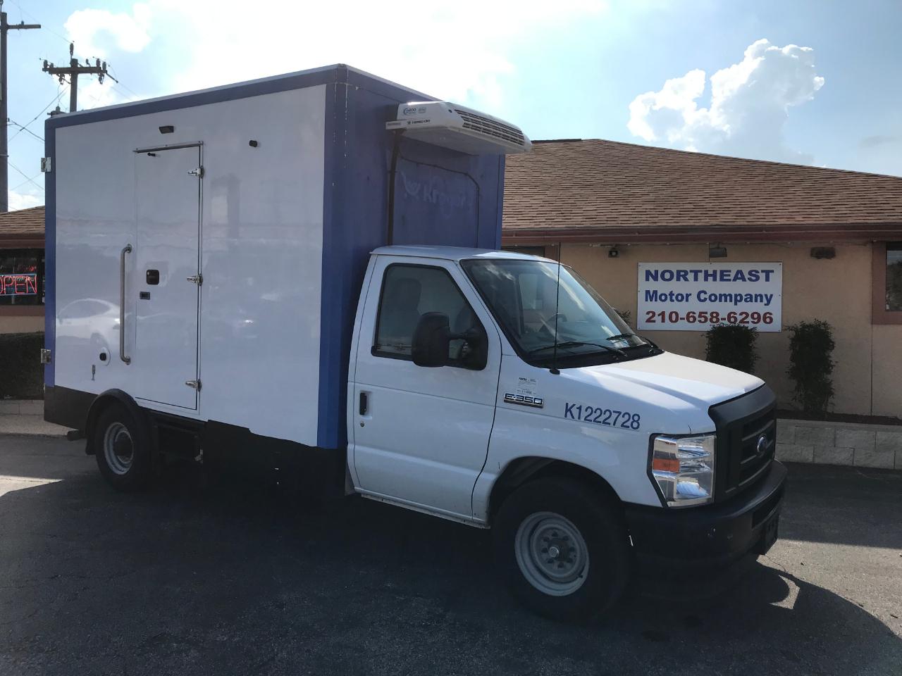Ford Econoline E-350 Super Duty 2023