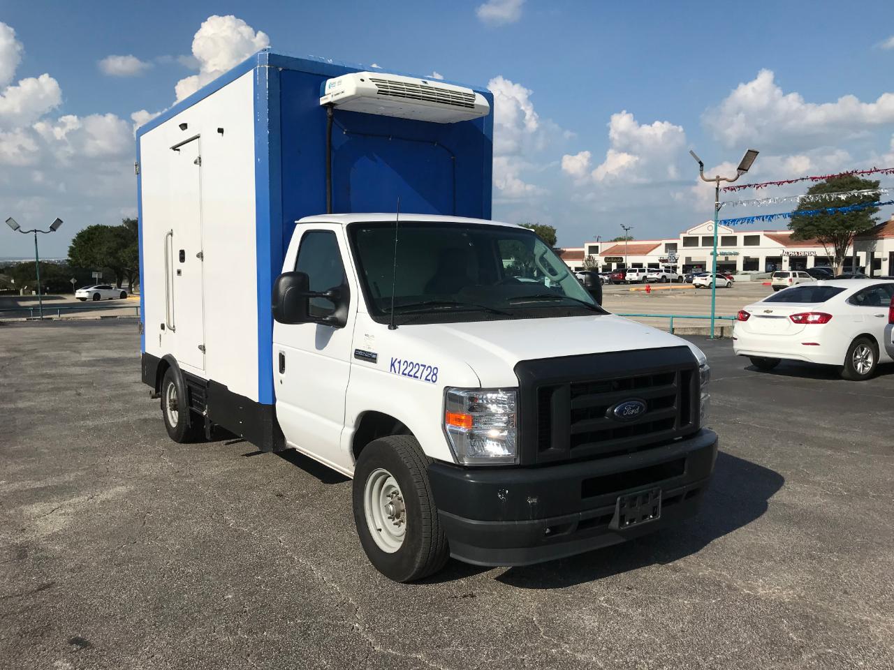 Ford Econoline E-350 Super Duty 2023