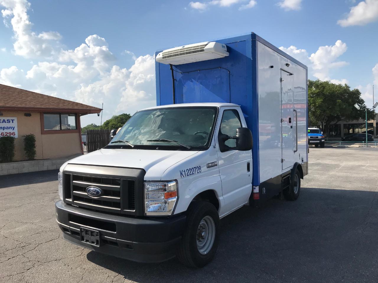 Ford Econoline E-350 Super Duty 2023