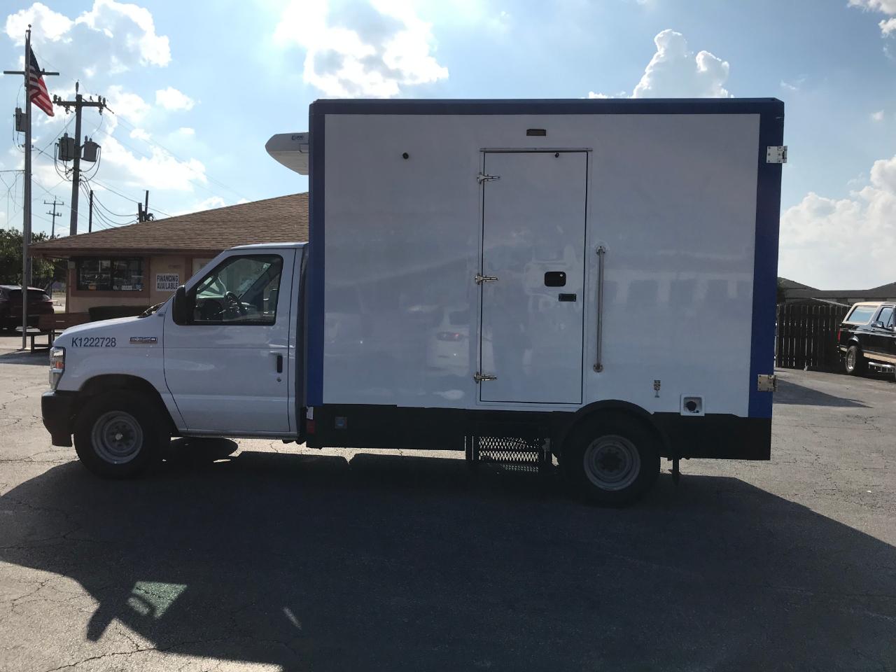 Ford Econoline E-350 Super Duty 2023