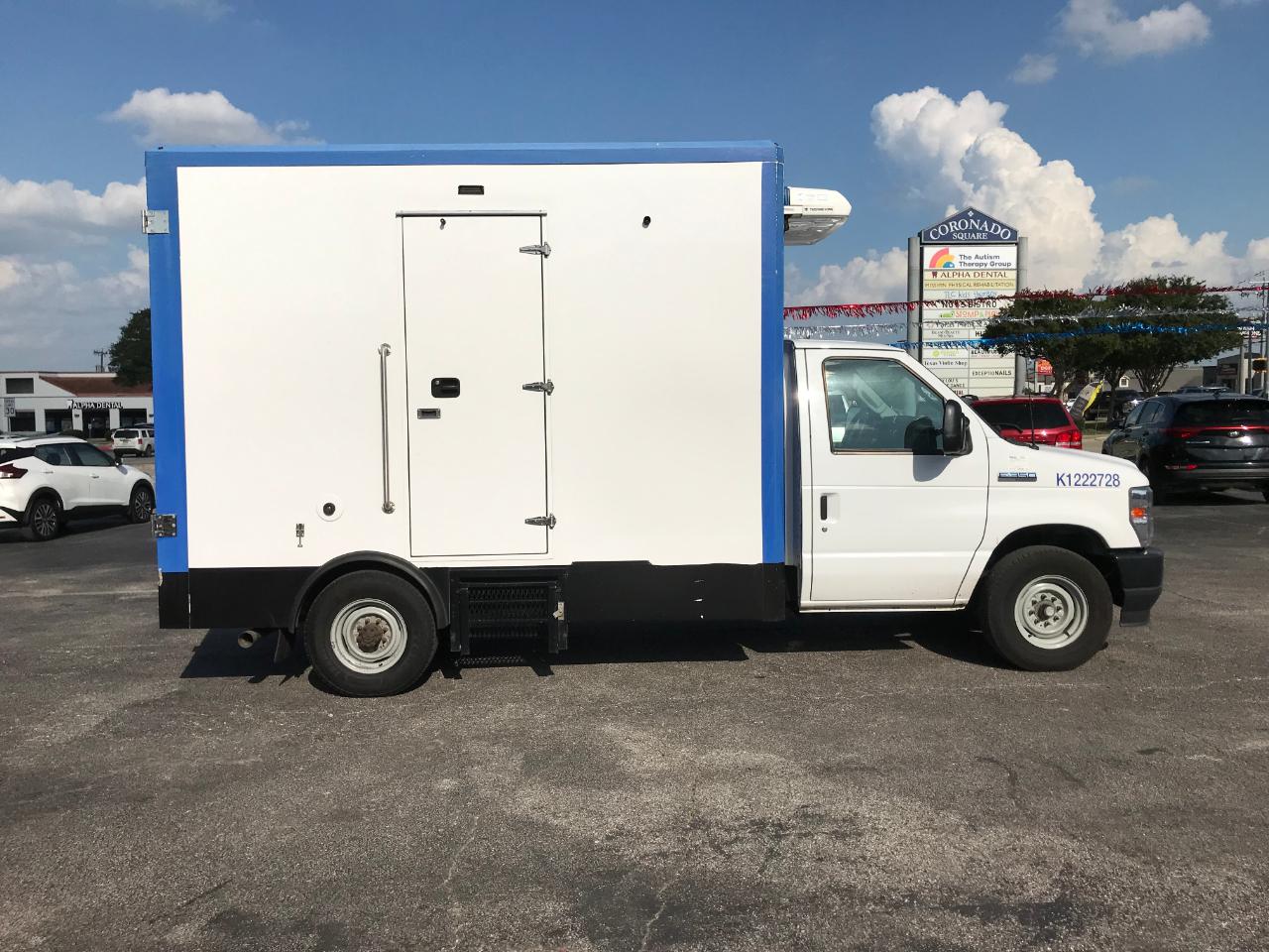 Ford Econoline E-350 Super Duty 2023