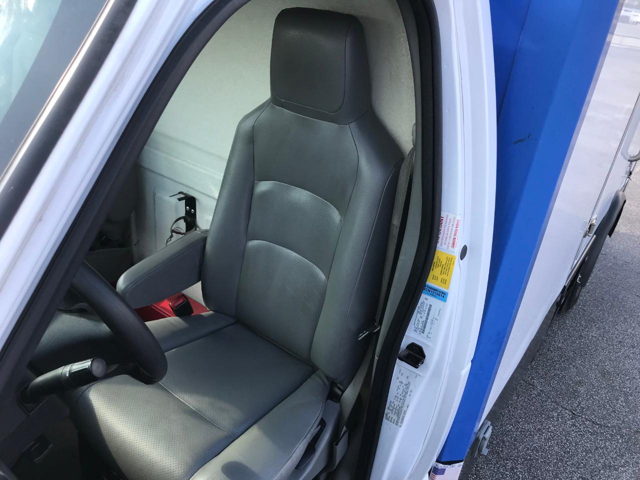 Ford Econoline E-350 Super Duty 2023